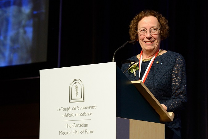 Dr. Simons at the 2017 Induction Ceremony